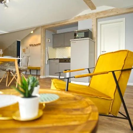Ferienwohnung Mit Seeblick Im Haus Wizlaw アパート ゼリン