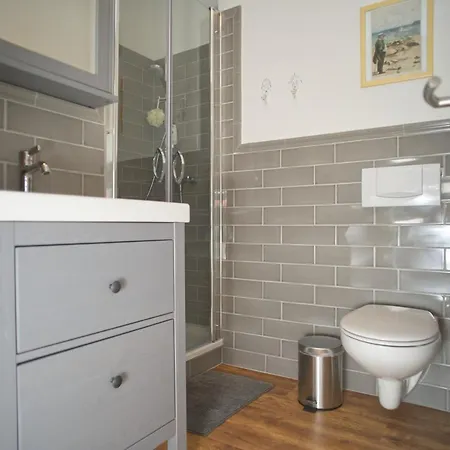 Ferienwohnung Mit Seeblick Im Haus Wizlaw ゼリン
